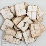 Ιστορία, 2011, χαρτί, σπάγκος, σίδερο, 60,1 × 60,1 × 12 εκ.